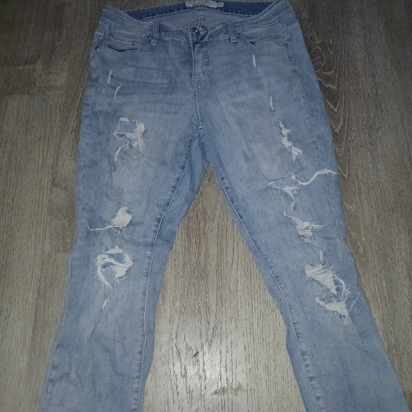 Torrid Distressed Light Blue Women's Jeans - Picture 8 of 8